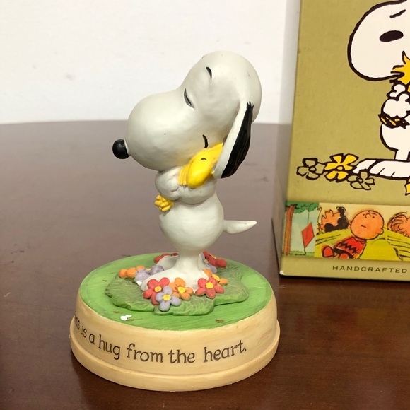 Hallmark Peanuts Snoopy and Woodstock Figurine - White and Yellow - Picture 2 of 4